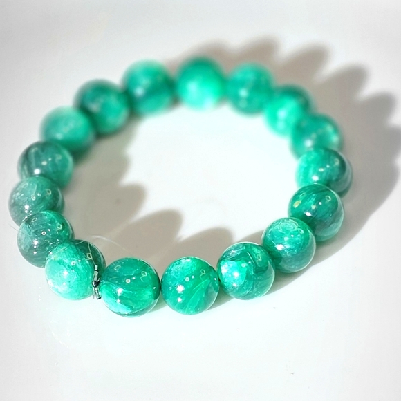 Lithium Emerald Mica 12 mm Stone Stretchy Bracelet - Picture 3 of 3